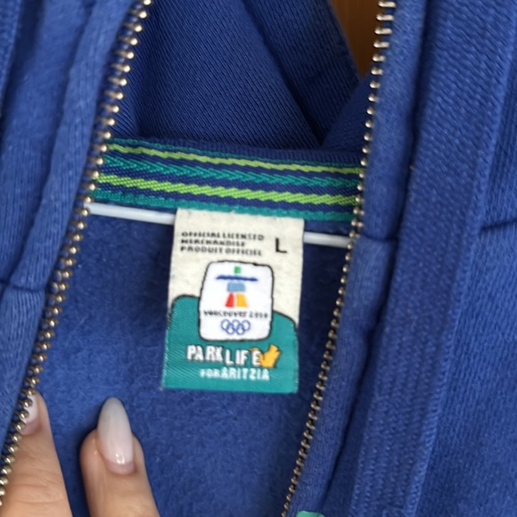 TNA 2010 Olympic zip up - Picture 4 of 4